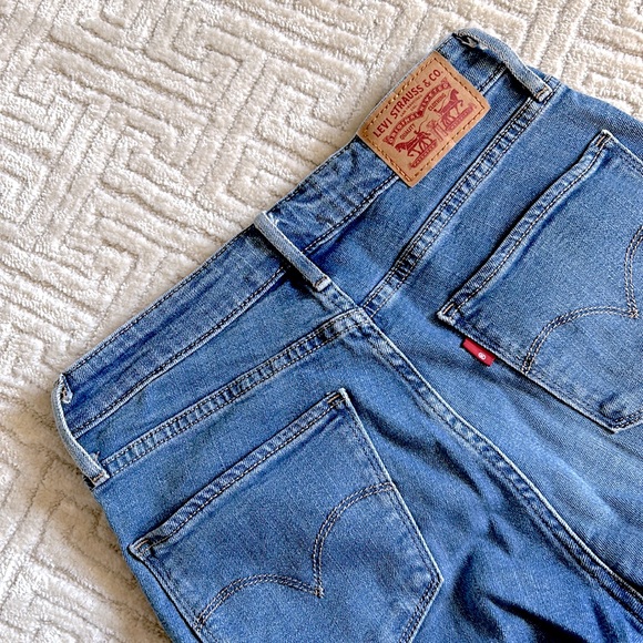 Levis Ripped Skinny Jeans - Picture 4 of 12